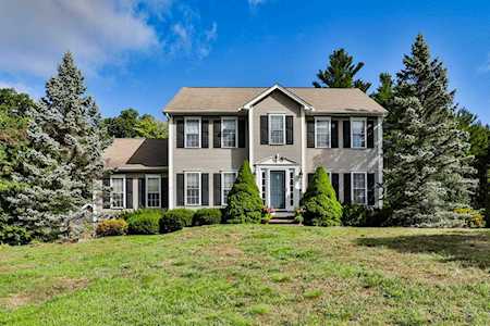 12 Dunbarton Dr Merrimack, NH 03054
