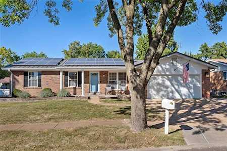 2223 England Town Rd St Louis, MO 63129