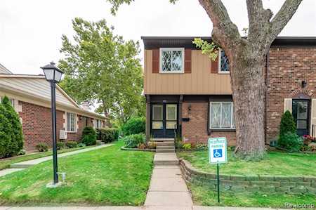1851 Shire Ct Royal Oak, MI 48073