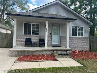 2106 Dawes Shelby Twp, MI 48317