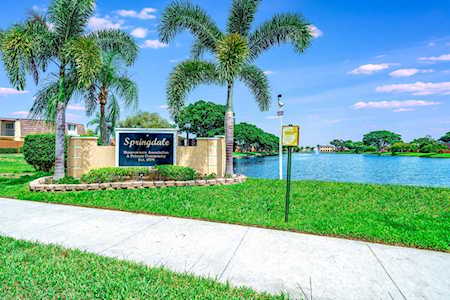 573 Springdale Circle Palm Springs, FL 33461