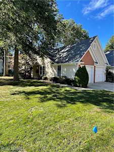 225 Westwind Dr #16 Avon Lake, OH 44012