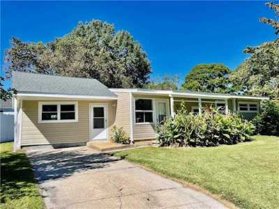 1832 Thomas Ln Virginia Beach, VA 23454