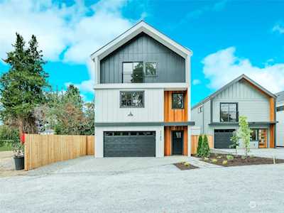 7745 Holden Place SW Seattle, WA 98126