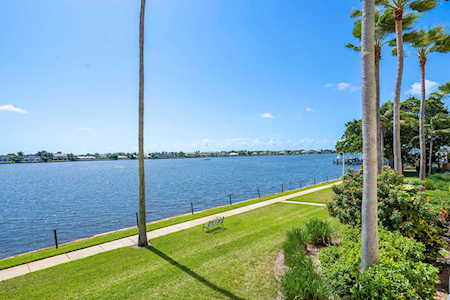 180 Yacht Club Way #206 Hypoluxo, FL 33462