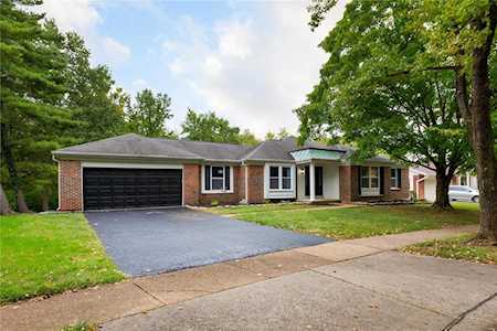 1872 Braumton Ct Chesterfield, MO 63017