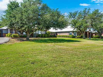 205 Meadow Creek Lane Burleson, TX 76028