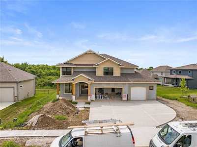9230 Carbondale St Lenexa, KS 66227