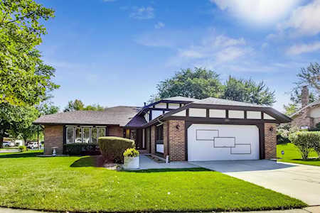 5731 Doe Circle Westmont, IL 60559