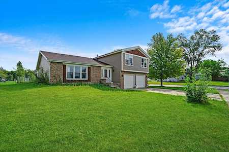 210 Windsor Dr Bolingbrook, IL 60440