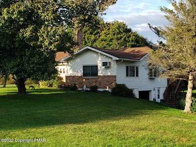 1557 Fawn Valley Dr Brodheadsville, PA 18322