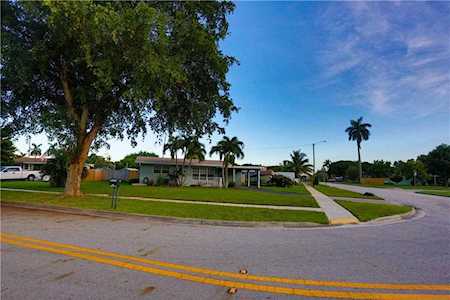 6298 NW 15th St Margate, FL 33063