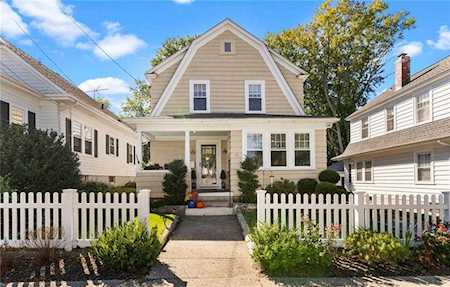 15 Lyndon Rd Cranston, RI 02905
