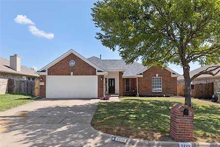 6229 St Leonard Drive Arlington, TX 76001