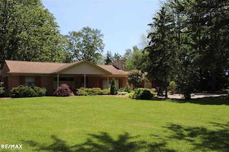 35960 Kelly Rd Clinton Township, MI 48035