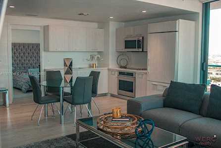 45 SW 9th St #2801 Miami, FL 33130