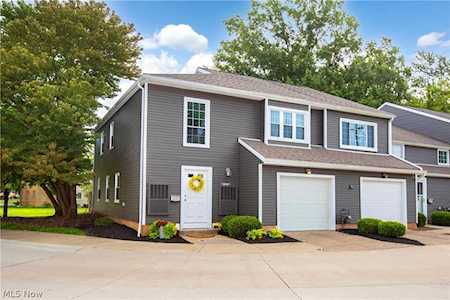1681 Walnut Ln Rocky River, OH 44116