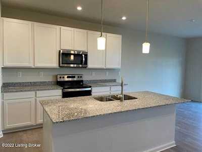 4023 White Pine Ln La Grange, KY 40031