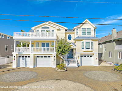 105 W Kimberly Ave Long Beach Twp, NJ 08008