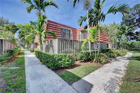738 NW 99th Circle #738 Plantation, FL 333024