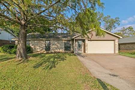 6002 Maple Springs Drive Arlington, TX 76001