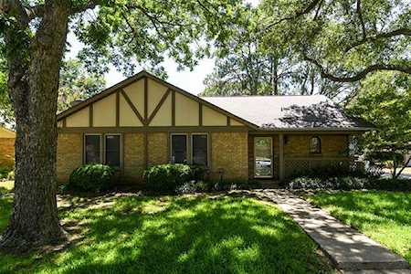 3421 Dovecreek Drive Arlington, TX 76016