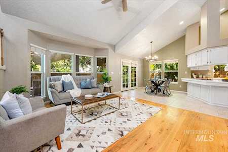 3674 N Jullion Way Boise, ID 83704