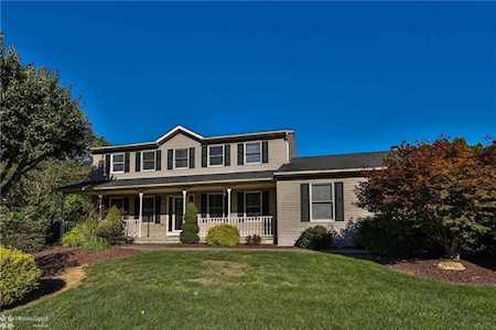 5637 Wynnewood Dr Laurys Station, PA 18059