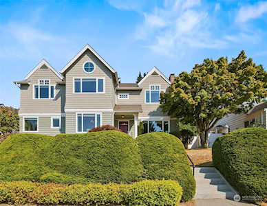 4516 Stanford Ave NE Seattle, WA 98105