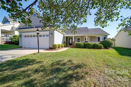 8515 Castle Cliff Dr Matthews, NC 28105