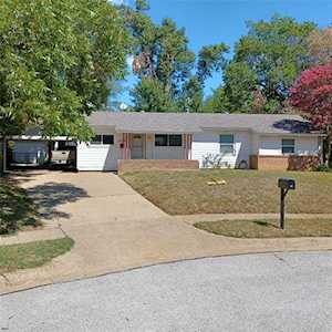 1900 Shorecrest Circle Arlington, TX 76010