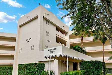3186 Via Poinciana #115 Lake Worth Beach, FL 33467