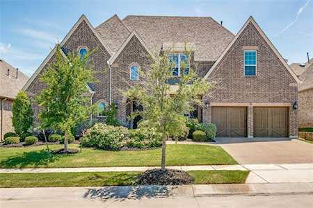 810 Sewell Drive Lantana, TX 76226