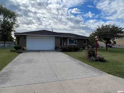5826 W Fairview Rd Peoria, IL 61607