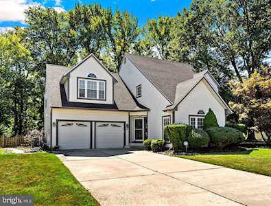 2 Winterberry Ct Mount Laurel, NJ 08054