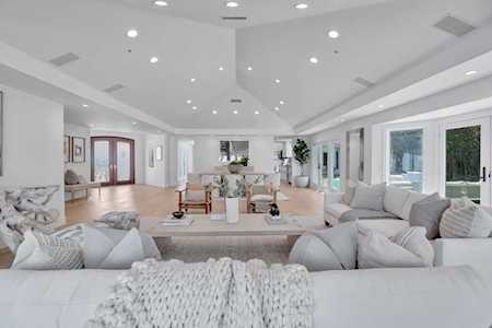 1915 Chubasco Dr Corona Del Mar, CA 92625