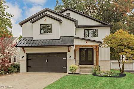 409 Parkside Dr Bay Village, OH 44140