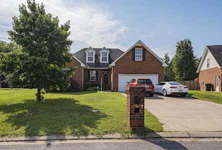 1629 Tradewinds Trl Murfreesboro, TN 37128