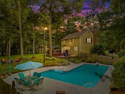 126 Joanne Dr Taunton, MA 02780