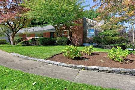 39 Brookway Rd Providence, RI 02906
