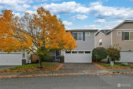24853 SE 19th St Sammamish, WA 98075