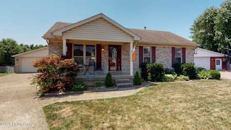 6004 Delilah Ct Louisville, KY 40272