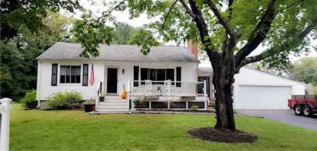 20 Wells St Hopkinton, RI 02804