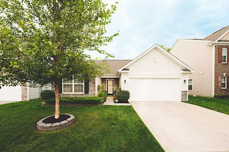 5753 Pebblebrooke Rd Whitestown, IN 46075
