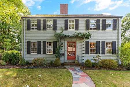 69 Locksley Road Lynnfield, MA 01940