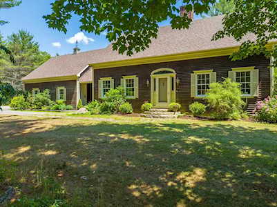 26 Victoria Rd Camden, ME 04843