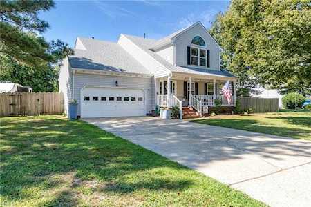 817 Stardale Dr Chesapeake, VA 23322
