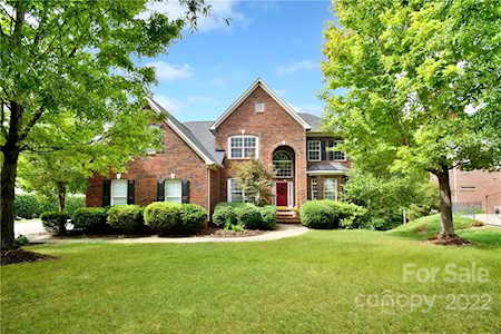 9915 Hillspring Dr Huntersville, NC 28078