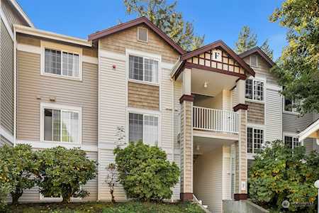 25235 SE Klahanie Blvd #F302 Sammamish, WA 98029