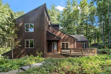 172 Nathan Ln Carlisle, MA 01741